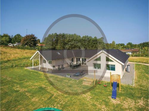 Nine-bedroom Holiday Home In Stege