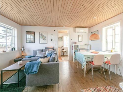 Three-bedroom Holiday Home In Svaneke