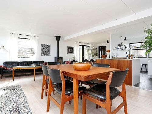 Three-bedroom Holiday Home In Vejby 11
