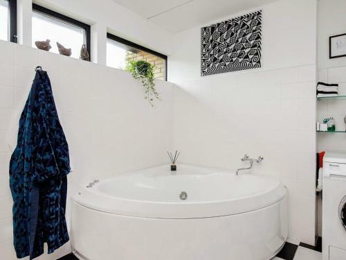 Three-bedroom Holiday Home In Vejby 11