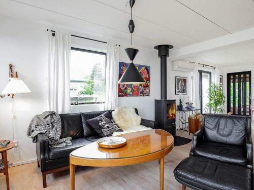 Three-bedroom Holiday Home In Vejby 11