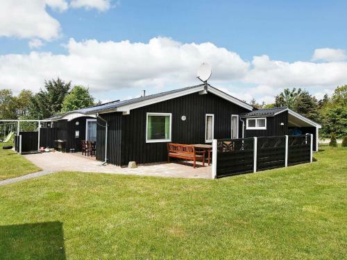 Five-bedroom Holiday Home In Hadsund 2