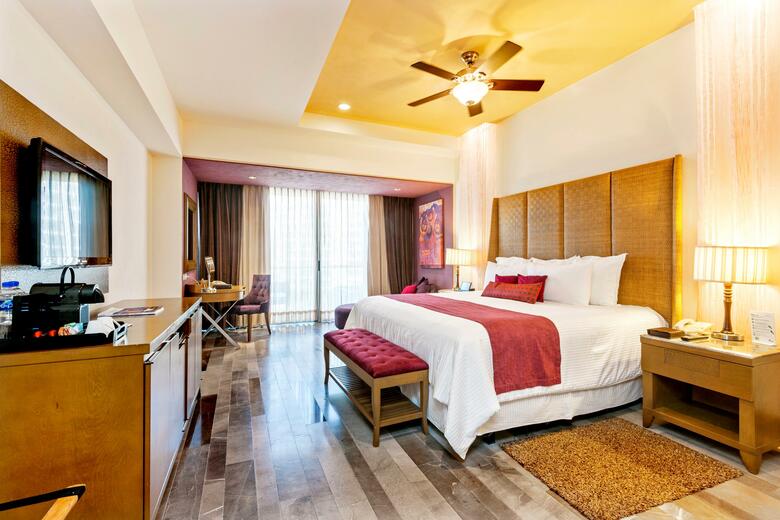 Hotel Secrets Vallarta Bay Resort & Spa