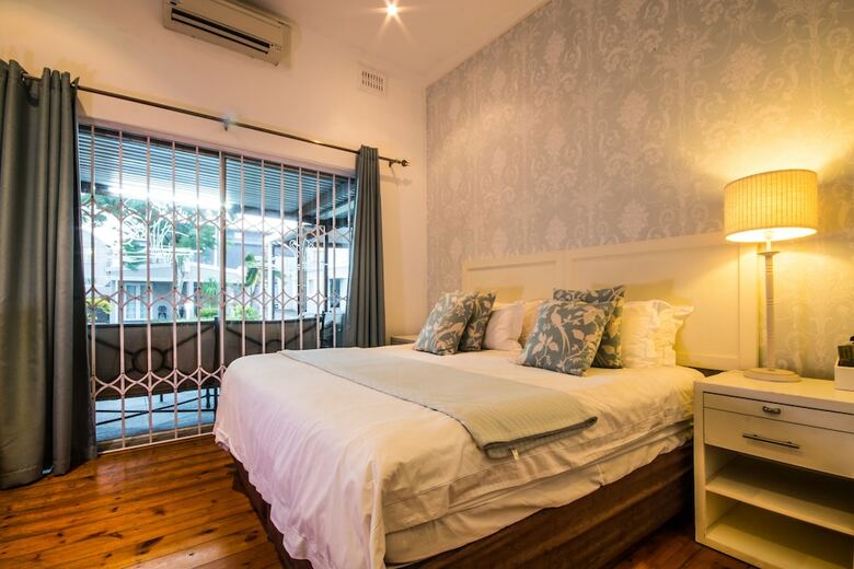 Hostal Bon Ami Guest House