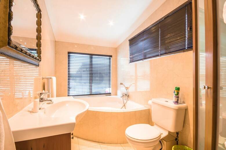 Hostal Bon Ami Guest House