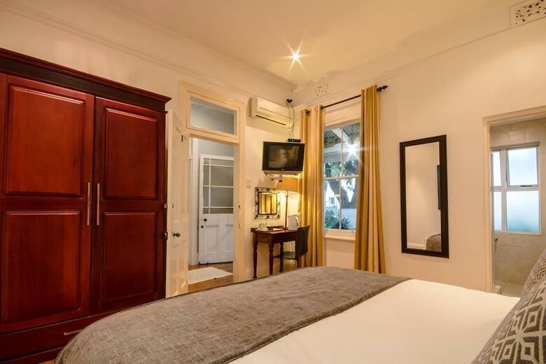 Hostal Bon Ami Guest House