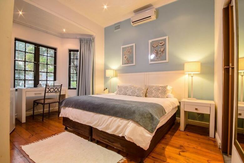 Hostal Bon Ami Guest House