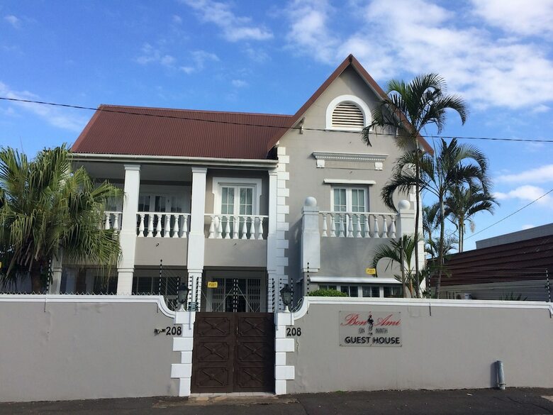 Hostal Bon Ami Guest House
