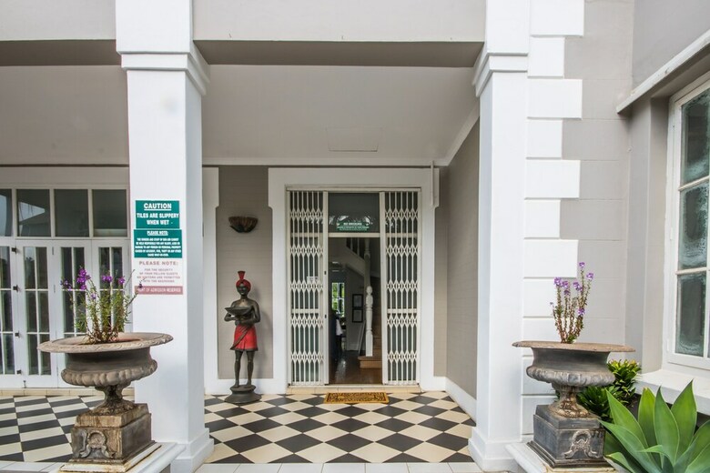 Hostal Bon Ami Guest House