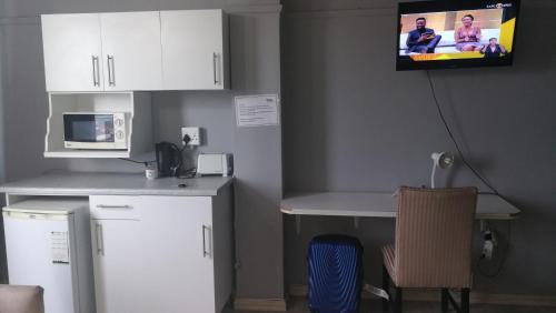Parkview Hotel Room 711