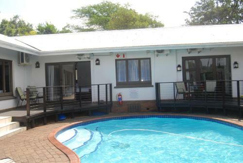 Hostal De Charmoy Riverside