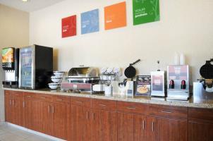Hotel Comfort Inn & Suites North