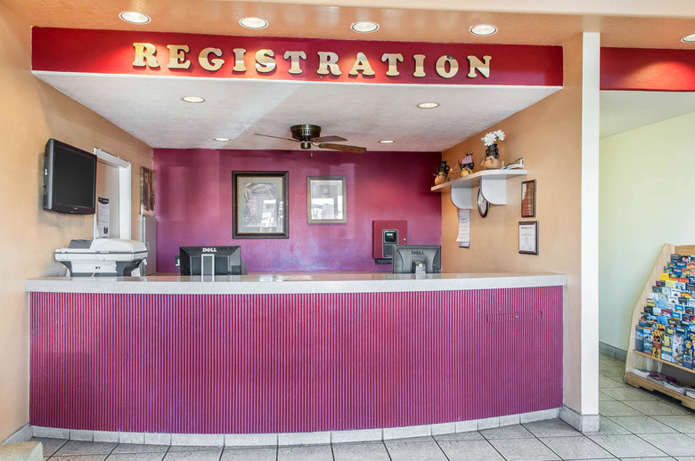 Hotel Econo Lodge West
