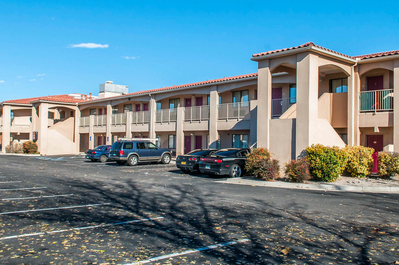 Hotel Econo Lodge West