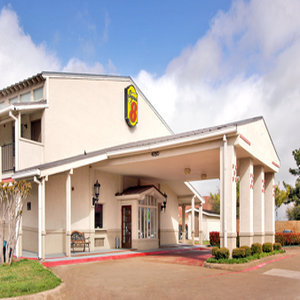 Hotel Super 8 By The Galleria / North Dallas