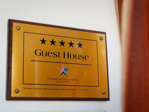Hostal Pictures Guest House