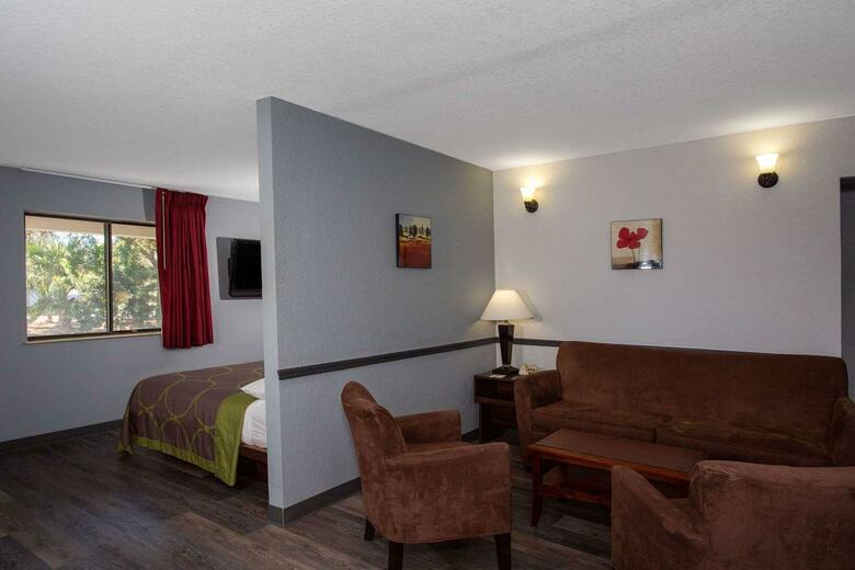 Hotel Super 8 Naples