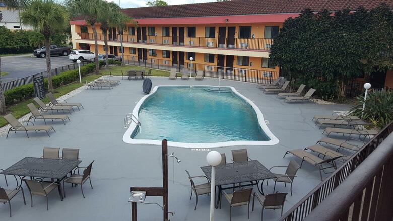 Hotel Super 8 Naples