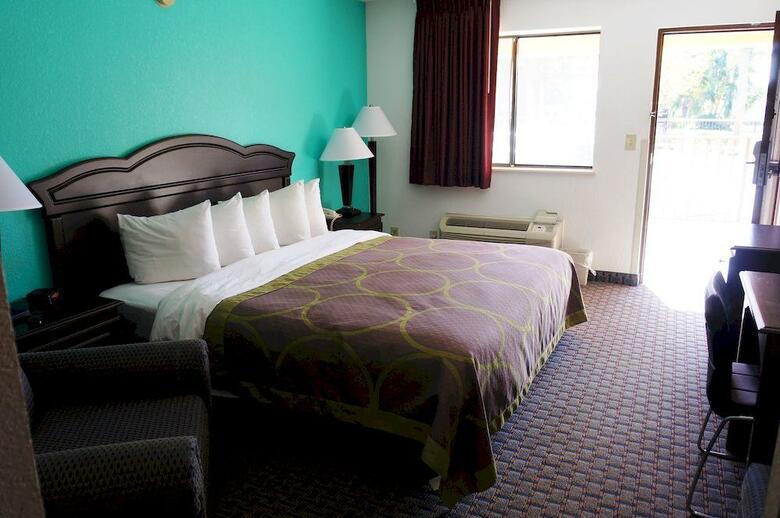 Hotel Super 8 Naples
