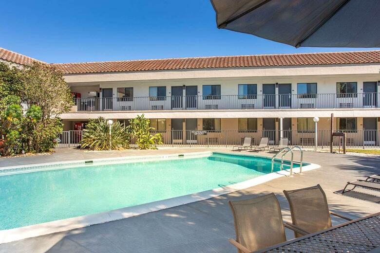 Hotel Super 8 Naples