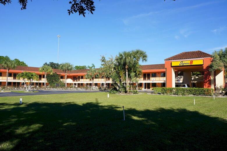 Hotel Super 8 Naples