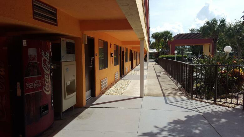 Hotel Super 8 Naples