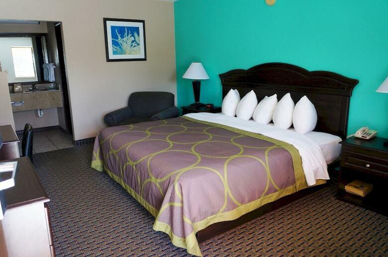 Hotel Super 8 Naples