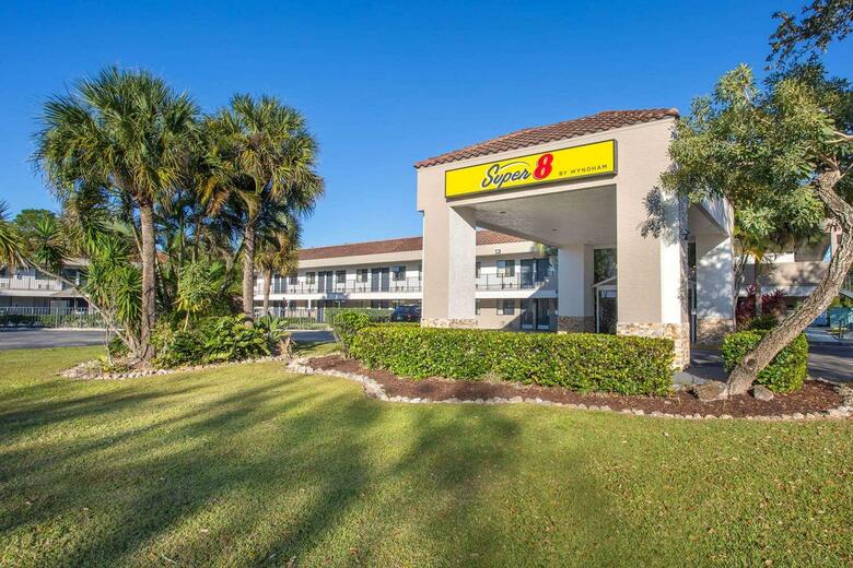 Hotel Super 8 Naples