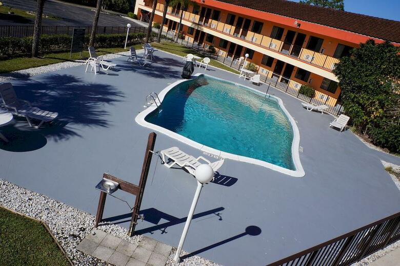 Hotel Super 8 Naples