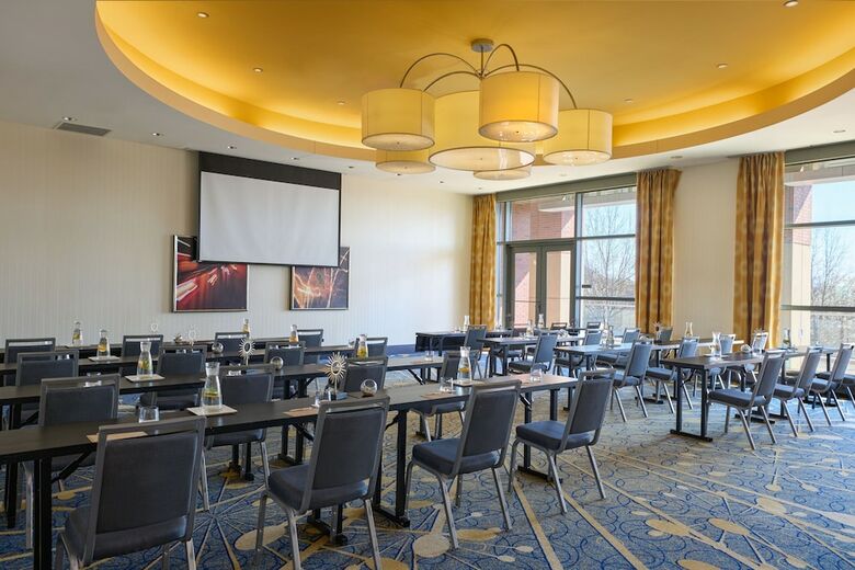 Renaissance Arlington Capital View Hotel April2011