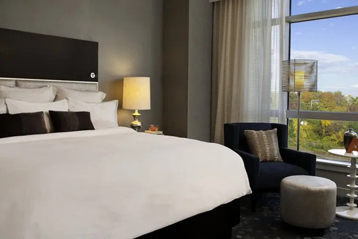 Renaissance Arlington Capital View Hotel April2011