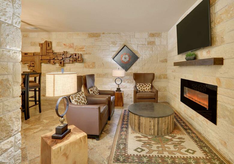 Hotel Comfort Suites Arlington