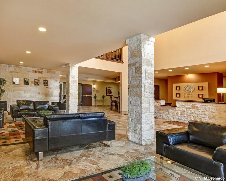 Hotel Comfort Suites Arlington