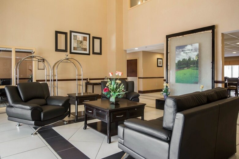 Hotel Comfort Inn & Suites