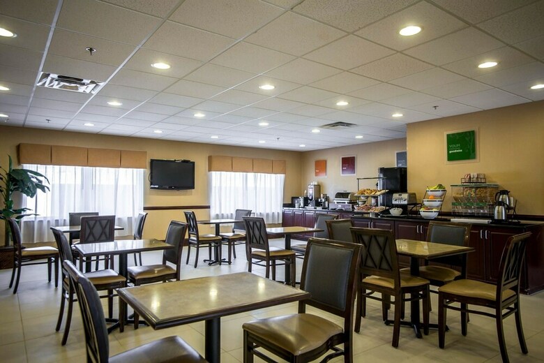Hotel Comfort Inn & Suites