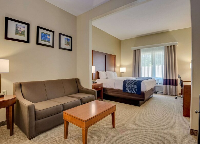 Hotel Comfort Inn & Suites