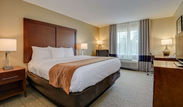 Hotel Comfort Inn & Suites
