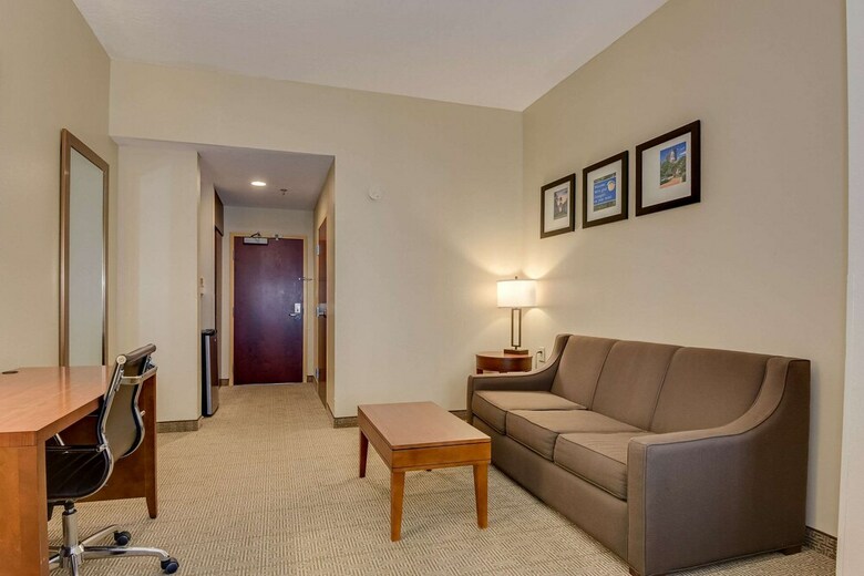 Hotel Comfort Inn & Suites