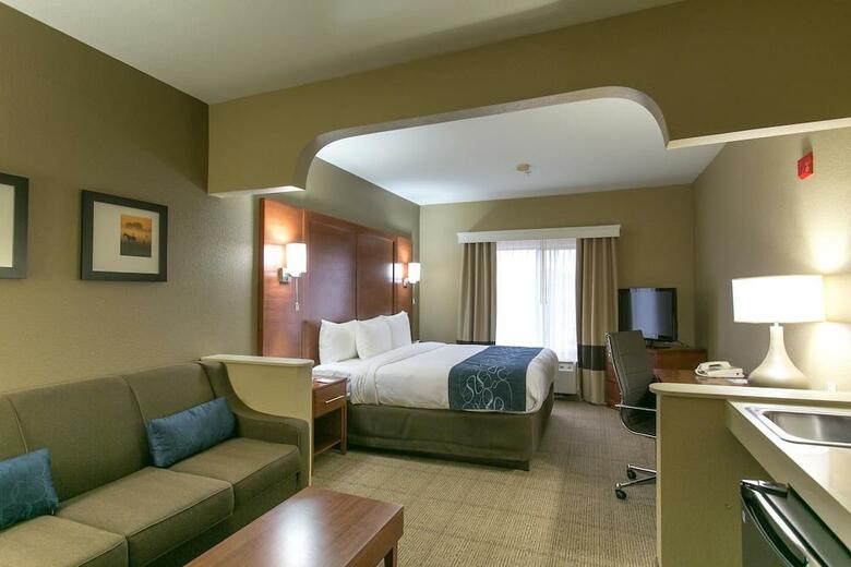 Hotel Comfort Suites Nw Lakeline