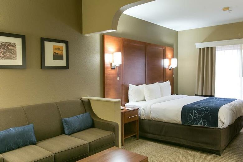 Hotel Comfort Suites Nw Lakeline