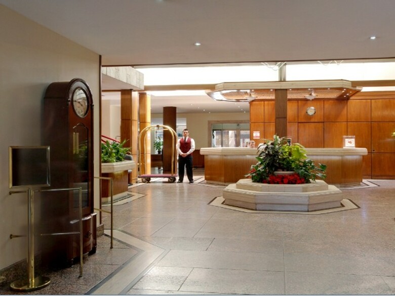 Hotel Balmoral Plaza