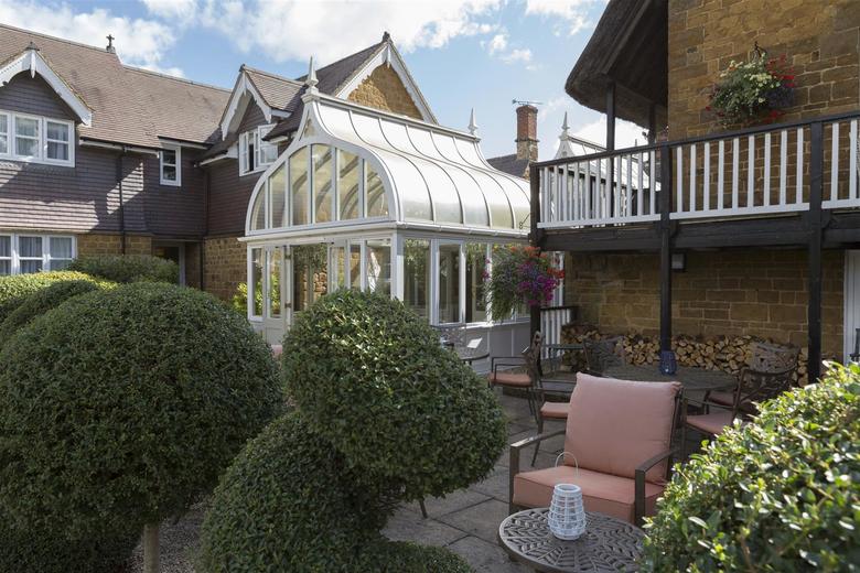 Best Western Plus Wroxton House Hotel