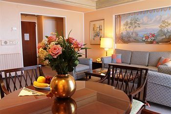Hotel Al Bustan