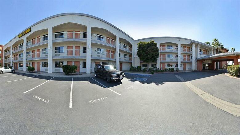 Hotel Super 8 Bakersfield Central