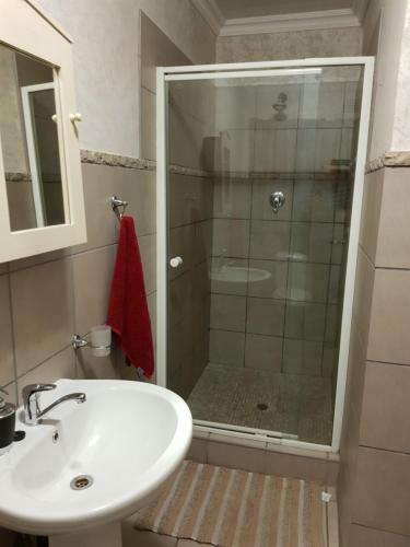 Hostal 82 On Buren Guest House