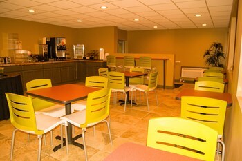 Hotel Econo Lodge Inn & Suites
