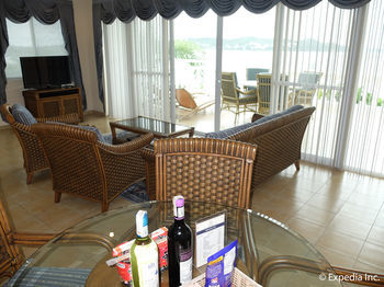 Hotel Monaco Suites De Boracay