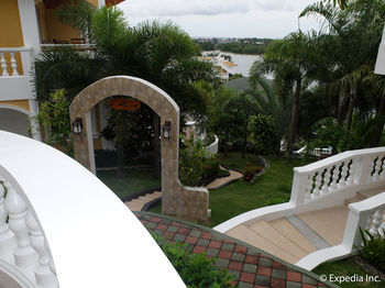 Hotel Monaco Suites De Boracay