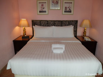 Hotel Monaco Suites De Boracay