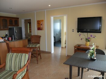 Hotel Monaco Suites De Boracay